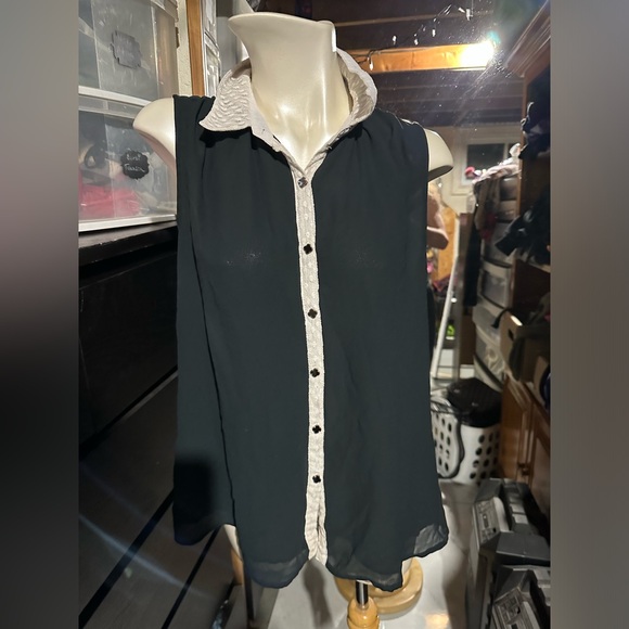 Fits small - Picture 2 of 5